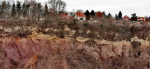 Ratssteinbruch in Dresden-Dölzschen: onlap von obercenomanen siltigen Mergeln von Norden (rechts) auf das variszische Grundgebirge an der Typuslokalität der Dölzschen-Formation, Sächsisches Kreidebecken. © sächsisches LfULG