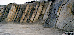 Steilstehende Grauweiße Wechselfolge der Erwitte-Formation im Steinbruch Salzgitter-Salder/Niedersachsen: GSSP für die Basis des Coniaciums. © Christopher J. Wood